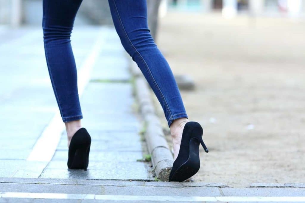 slip and fall causes - obstructed pathways